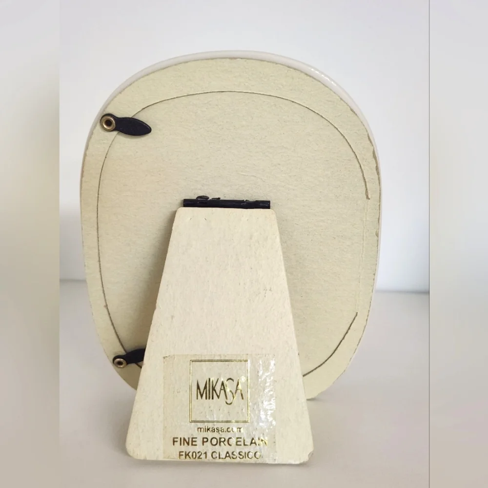 Mikasa Fine Porcelain Classic Collection FK021 Frame Duo